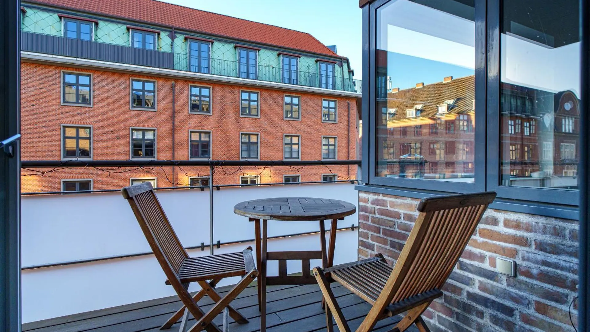 Spacious & Comfortable Apartment Near Tivoli & Metro Copenhagen